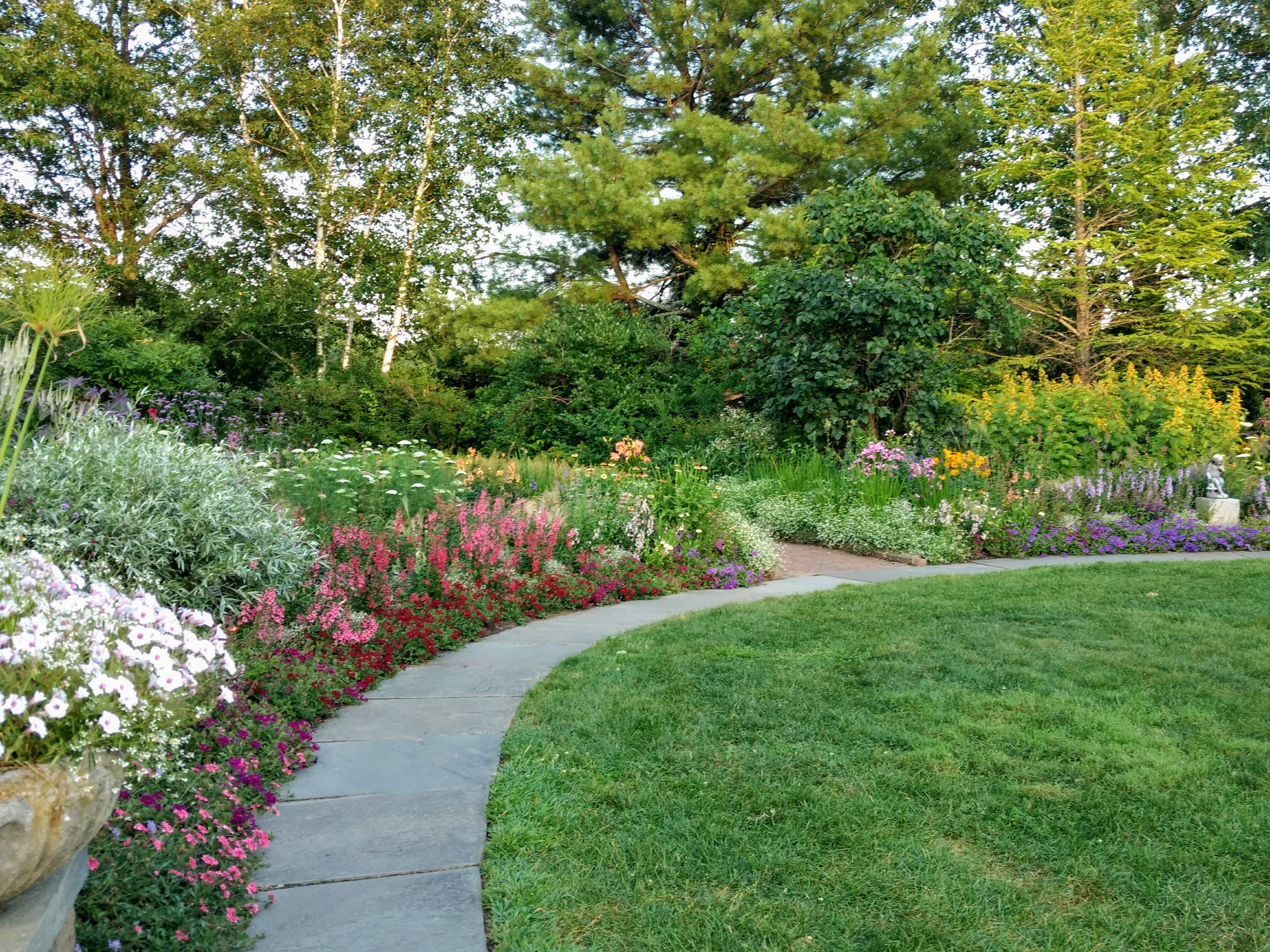 Благоустройство участка частного дома в Нижнем Тагиле и Свердловской области